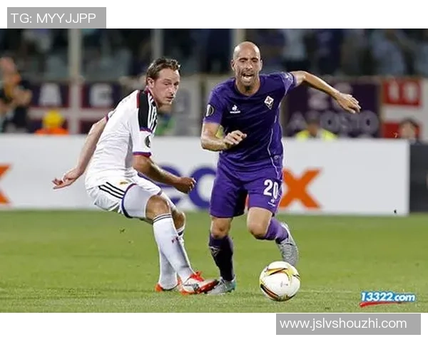 各大足球球星效力俱乐部盘点与他们的辉煌足迹分析