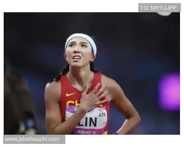 足球女球星风采尽显：展现她们在赛场上英姿飒爽的精彩瞬间