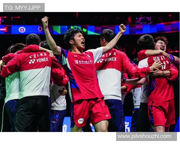 足球星轨迹见证绿茵传奇岁月点亮梦想与荣耀征程